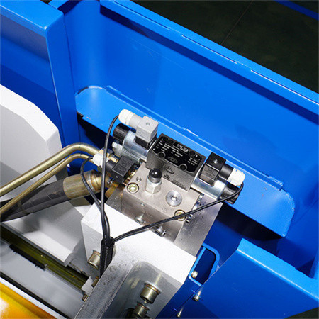 Augstas kvalitātes hidrauliskā liekšanas mašīna / CNC presēšanas bremze ar 4+1 asi