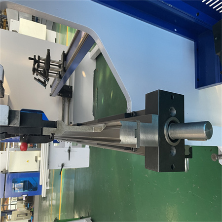 CNC automātiskā alumīnija tērauda hidrauliskā preses bremžu elektriskā lokšņu metāla liekšanas iekārta ar robotu