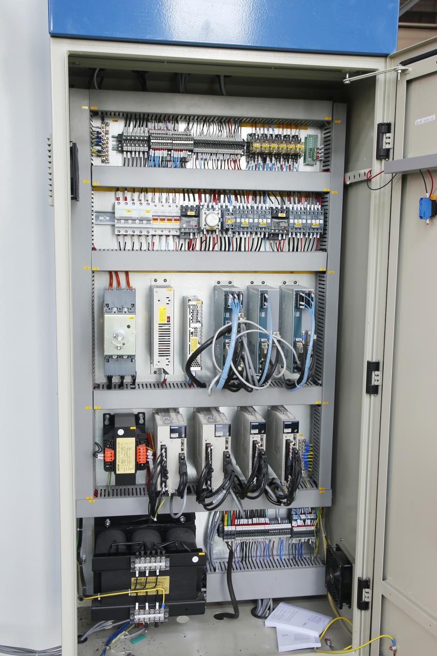 4 Axis Cnc Tandem Press Brake With Delem Da58t 2d Graphical Controller 4 ass Cnc tandēma presēšanas bremze ar Delem Da58t 2d grafisko kontrolieri