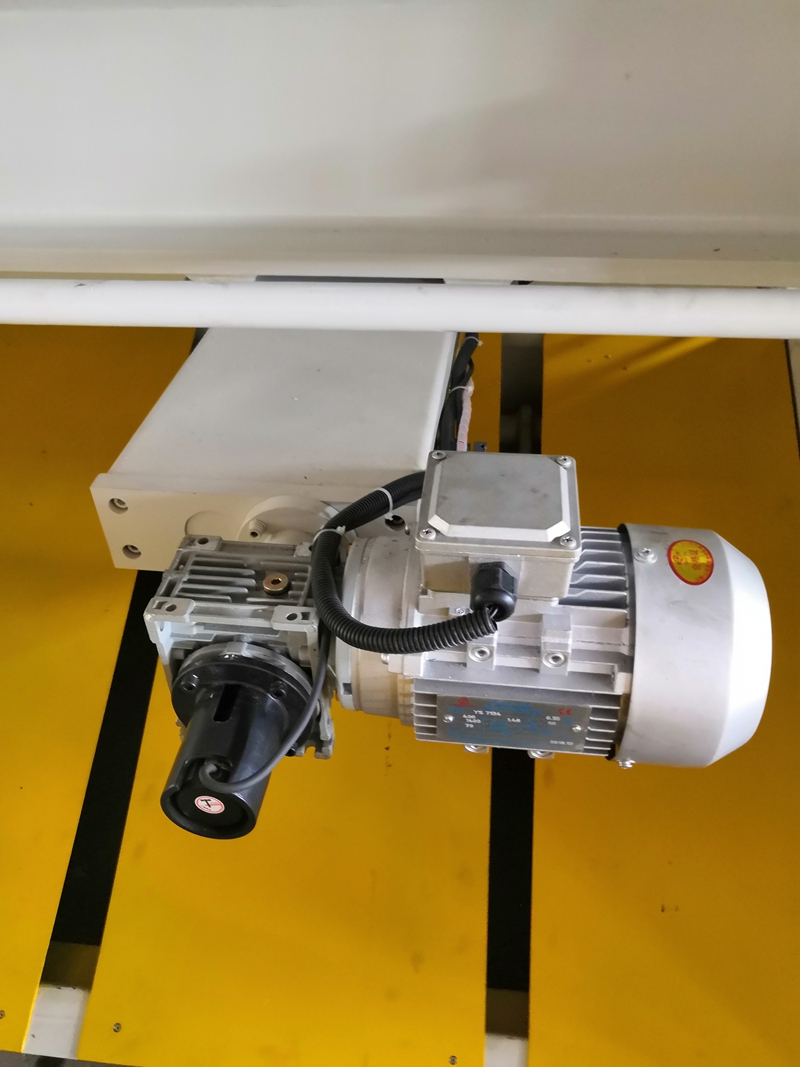 6 mm Q11 elektriskā lokšņu plākšņu griešanas mašīna 8 pēdu lokšņu metāla griešanas mašīna