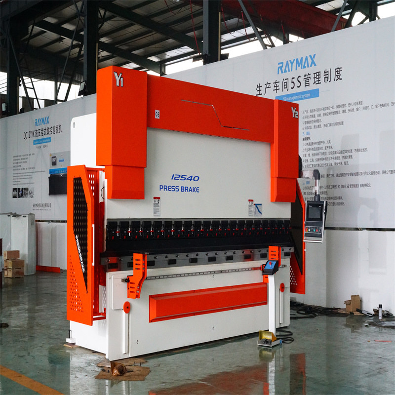 Ķīna 220t CNC liekšanas mašīna 6+1 ass hidrauliskās preses bremžu cena