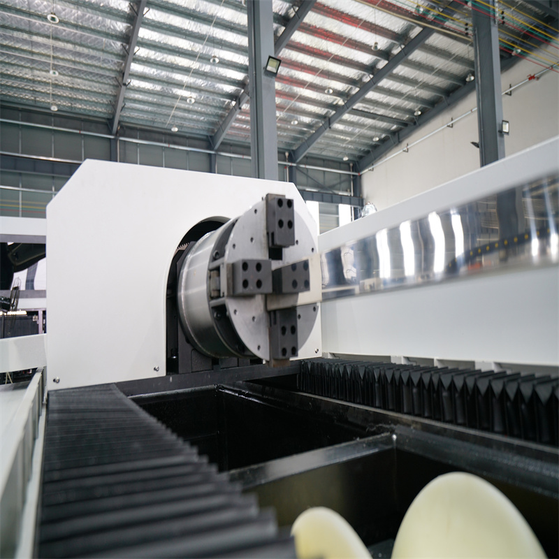 Augstas precizitātes CNC vidēja platuma metāla lokšņu šķiedras lāzergriešanas mašīna