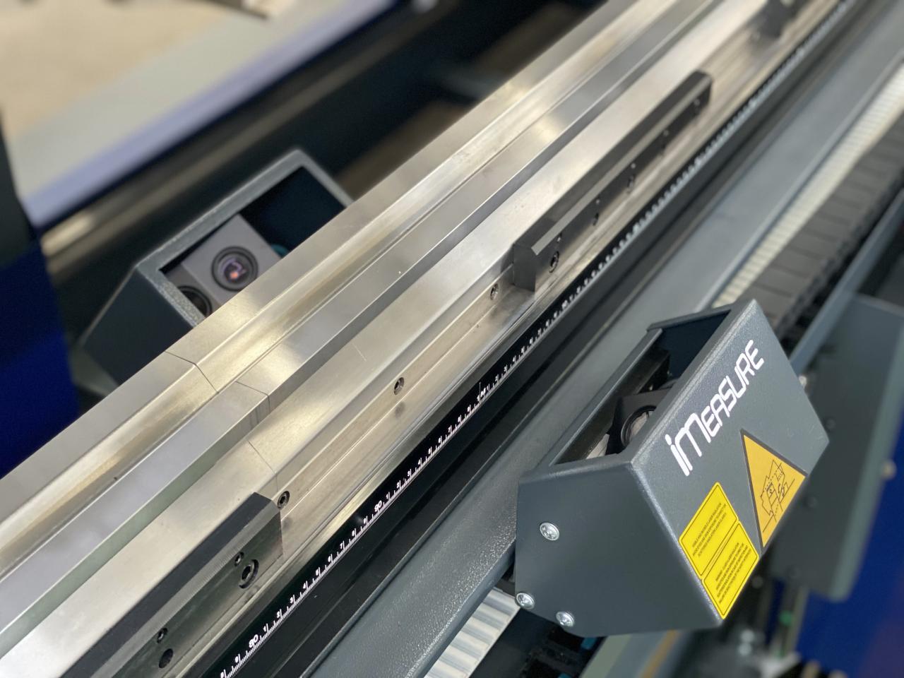 China 220t Cnc Bending Machine 6+1 Axis Hydraulic Press Brake Price Ķīna 220t CNC liekšanas mašīna 6+1 ass hidrauliskās preses bremžu cena