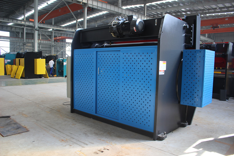 CNC hidrauliskā preses bremžu mašīna, pilnībā automātiska oglekļa tērauda liekšanas mašīna