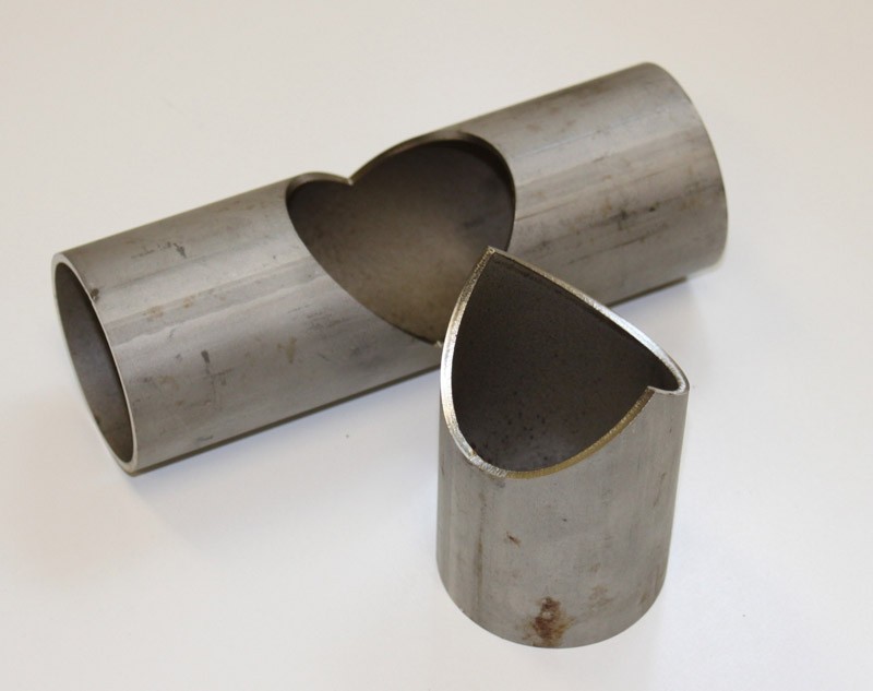 CNC metāla cauruļu šķiedras lāzera griešanas mašīna Raycus šķiedras metāla lāzera griešanas mašīna