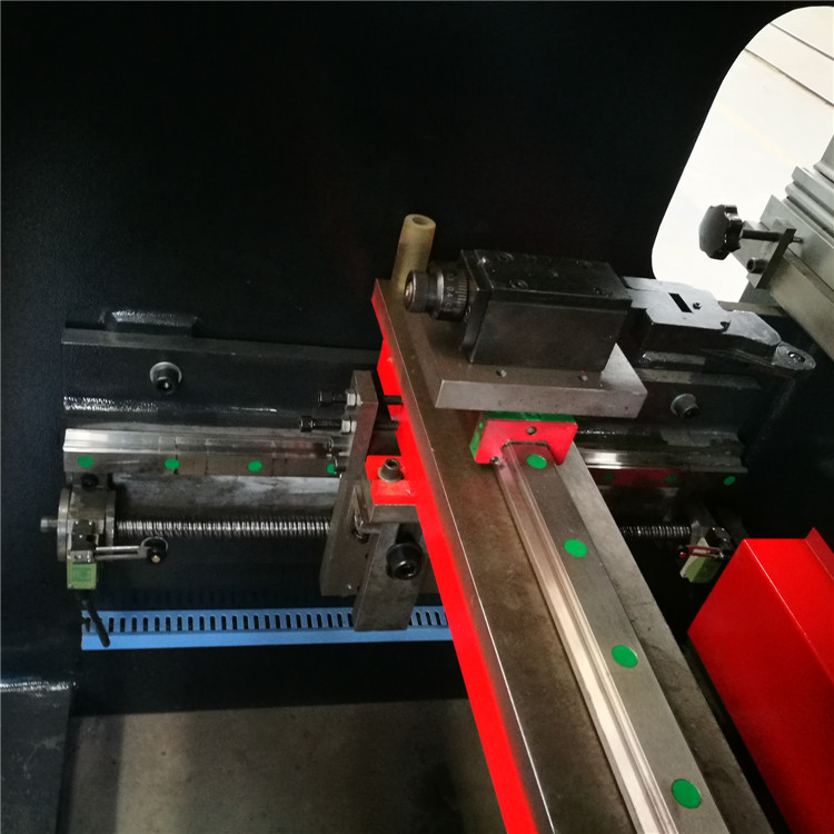 Wc67y-160 4000 Hydraulic Press Brake Cnc Metal Bending Machine For 4000mm Width Steel Wc67y-160 4000 hidrauliskā presēšanas bremze CNC metāla liekšanas mašīna 4000 mm platam tēraudam